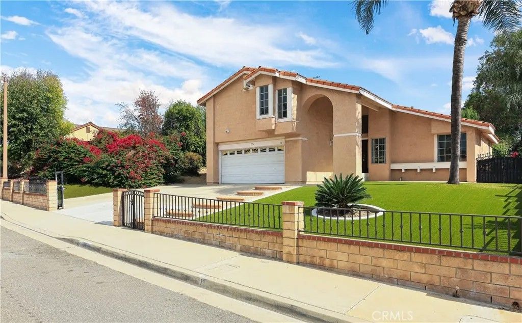 Photo of 30 Country Wood Dr, Phillips Ranch, CA 91766 (MLS # OC25239074)