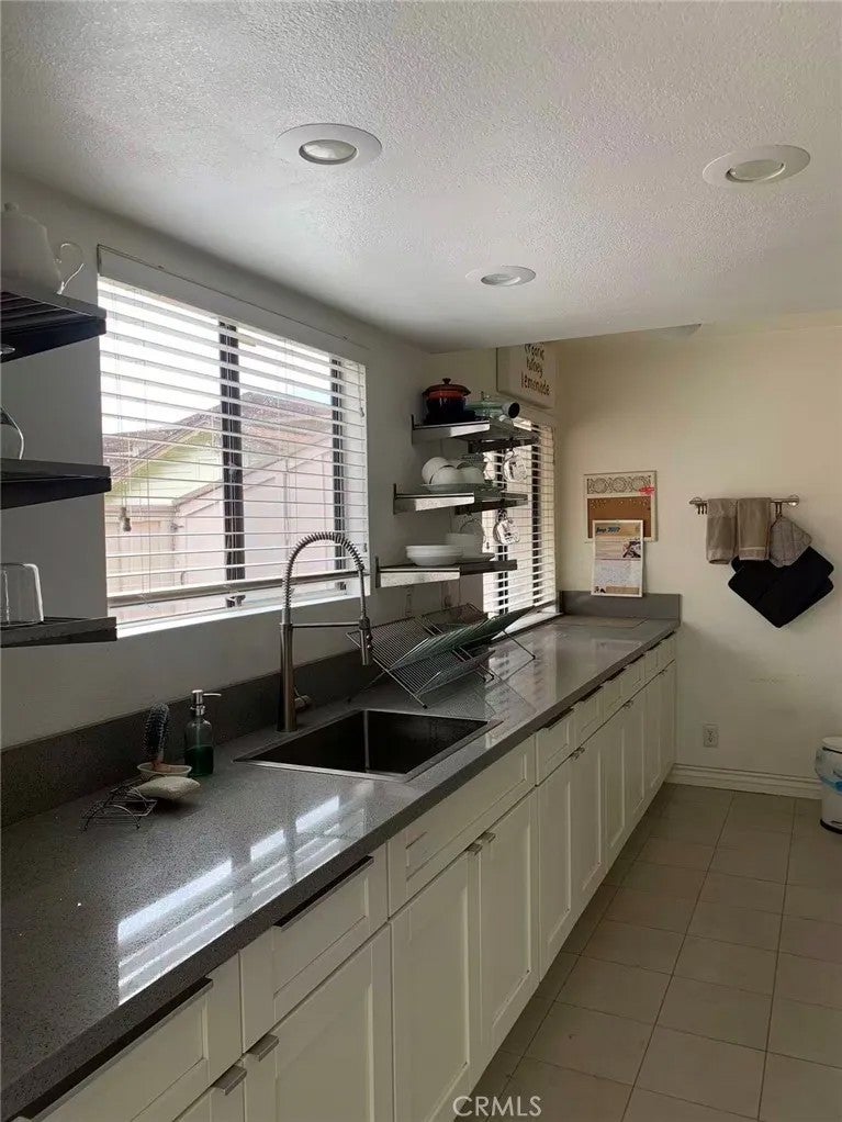 511 E Live Oak 17
