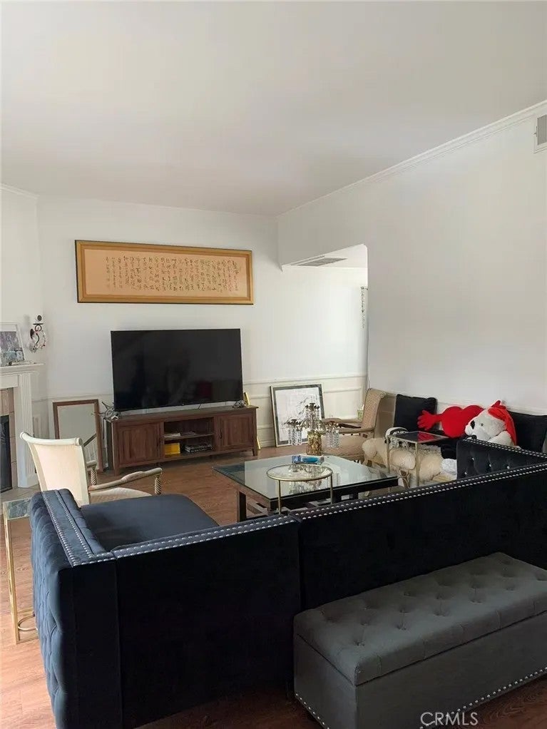 511 E Live Oak 17