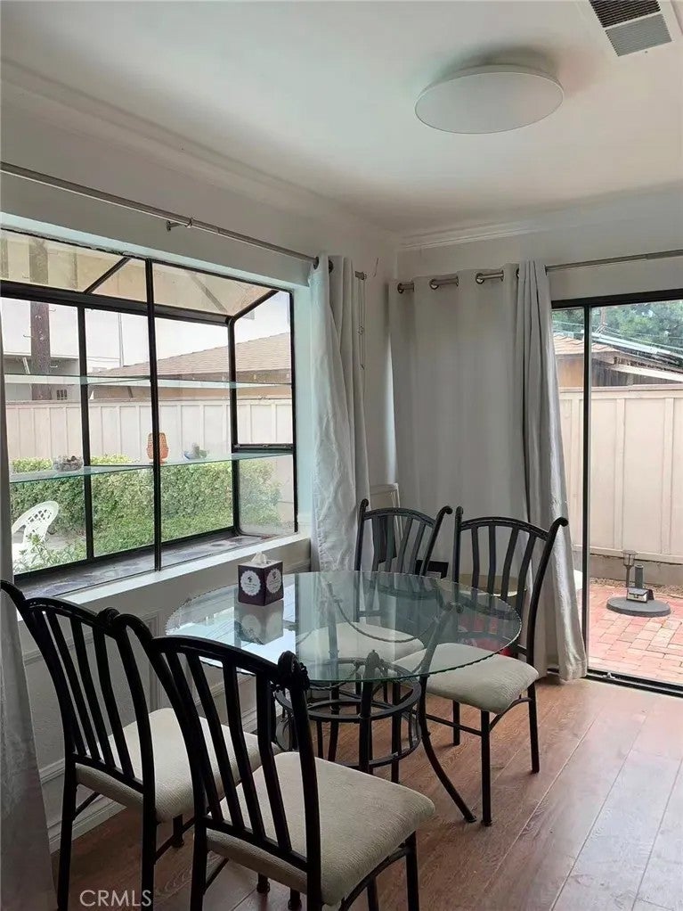 511 E Live Oak 17