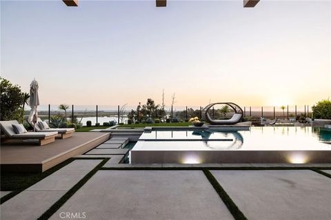 Tiny photo for 4746 Oceanridge Dr, Huntington Beach, CA 92649 (MLS # OC25238329)