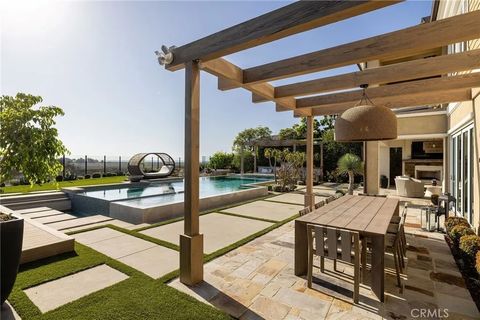 Tiny photo for 4746 Oceanridge Dr, Huntington Beach, CA 92649 (MLS # OC25238329)