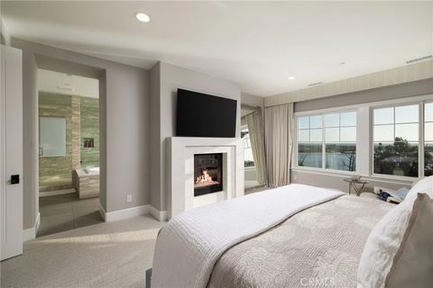 Tiny photo for 4746 Oceanridge Dr, Huntington Beach, CA 92649 (MLS # OC25238329)