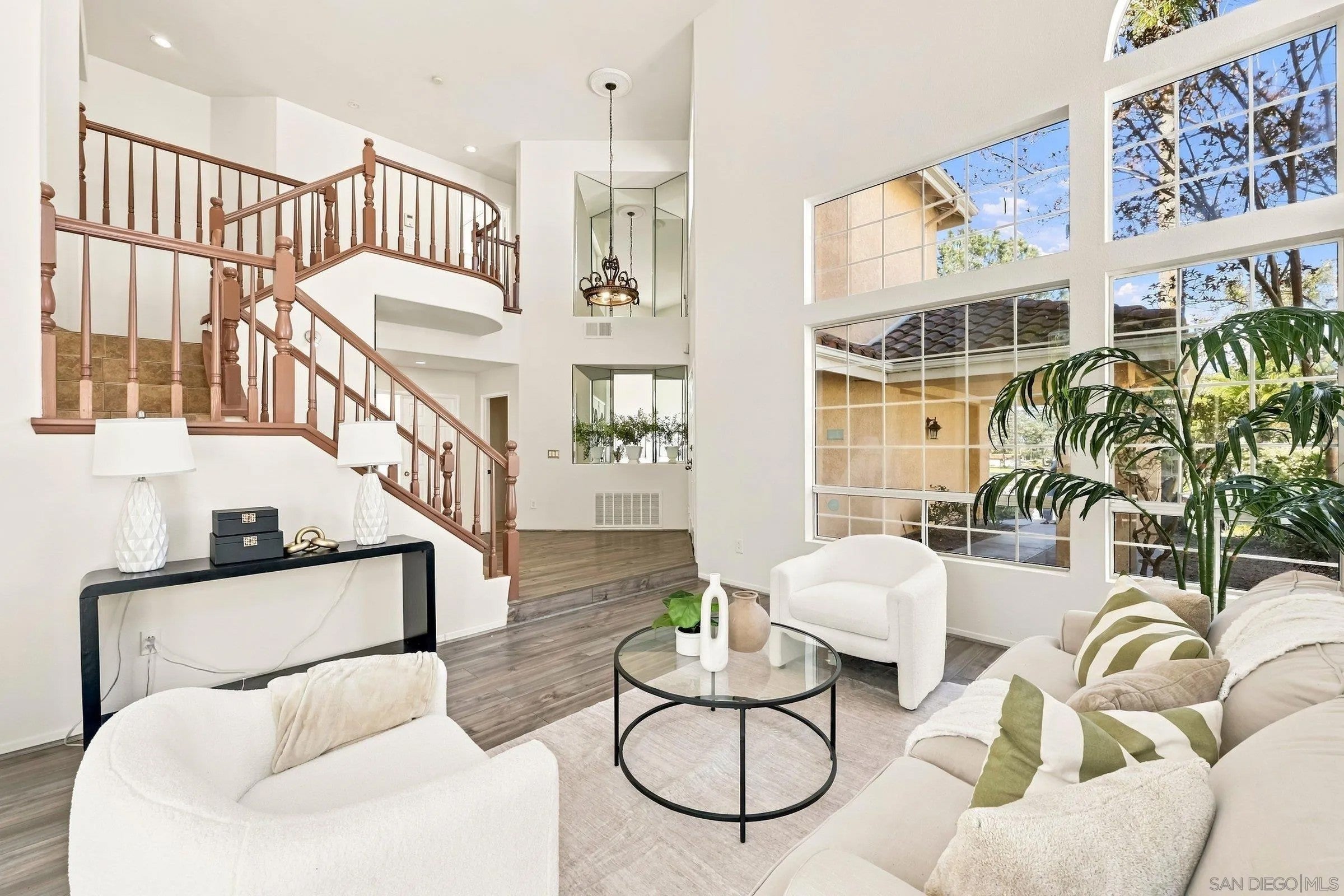 556 Parkside Dr