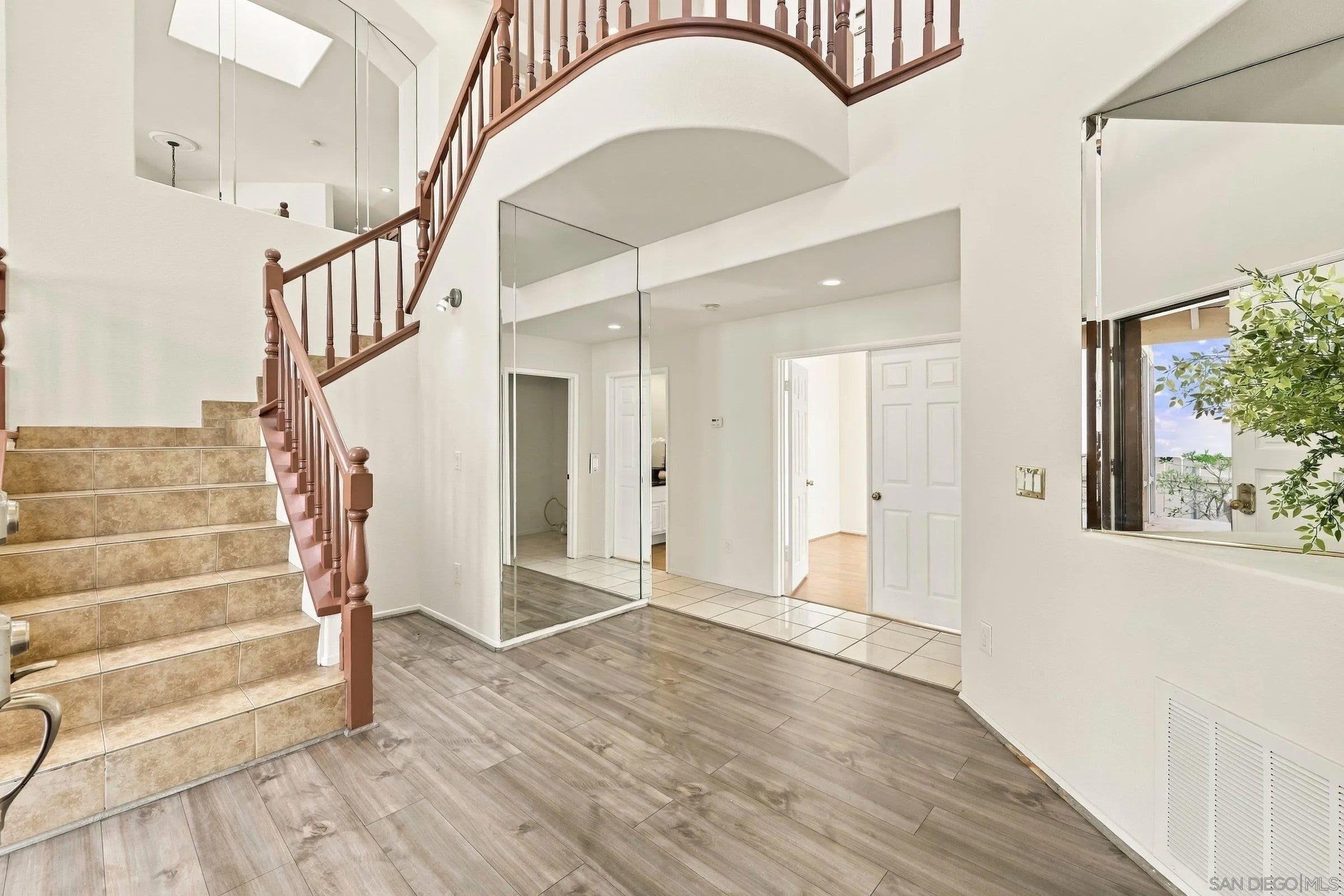 556 Parkside Dr
