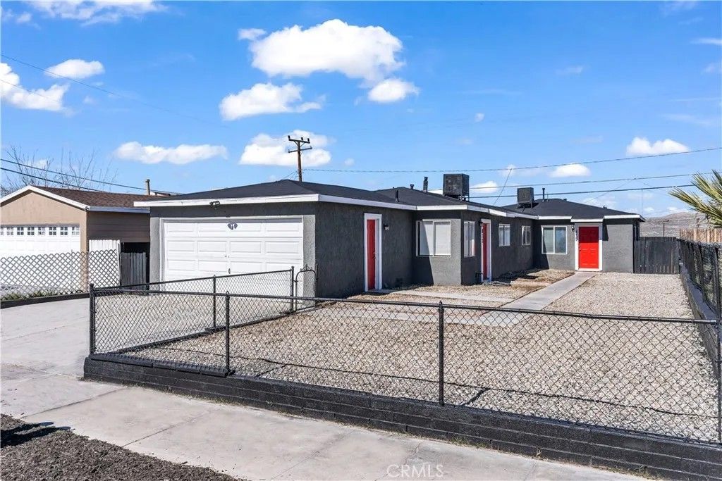 Photo of 813 E Fredricks Street, Barstow, CA 92311 (MLS # TR26044337)