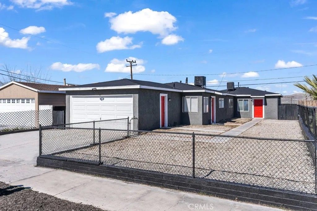 Photo of 813 E Fredricks Street, Barstow, CA 92311 (MLS # TR26044337)