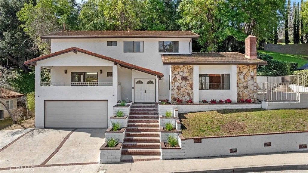 Photo of 1321 Greenbriar Road, Glendale, CA 91207 (MLS # GD26098803)