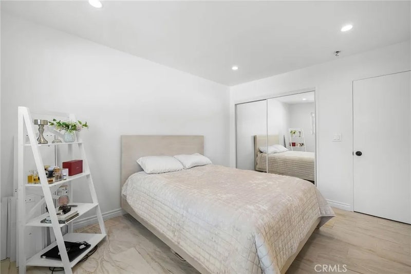 251 W Dryden Street 5