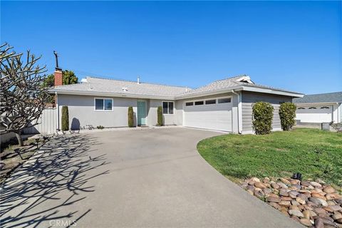 Photo of 8181 Holland Dr, Huntington Beach, CA 92647 (MLS # OC26052377)