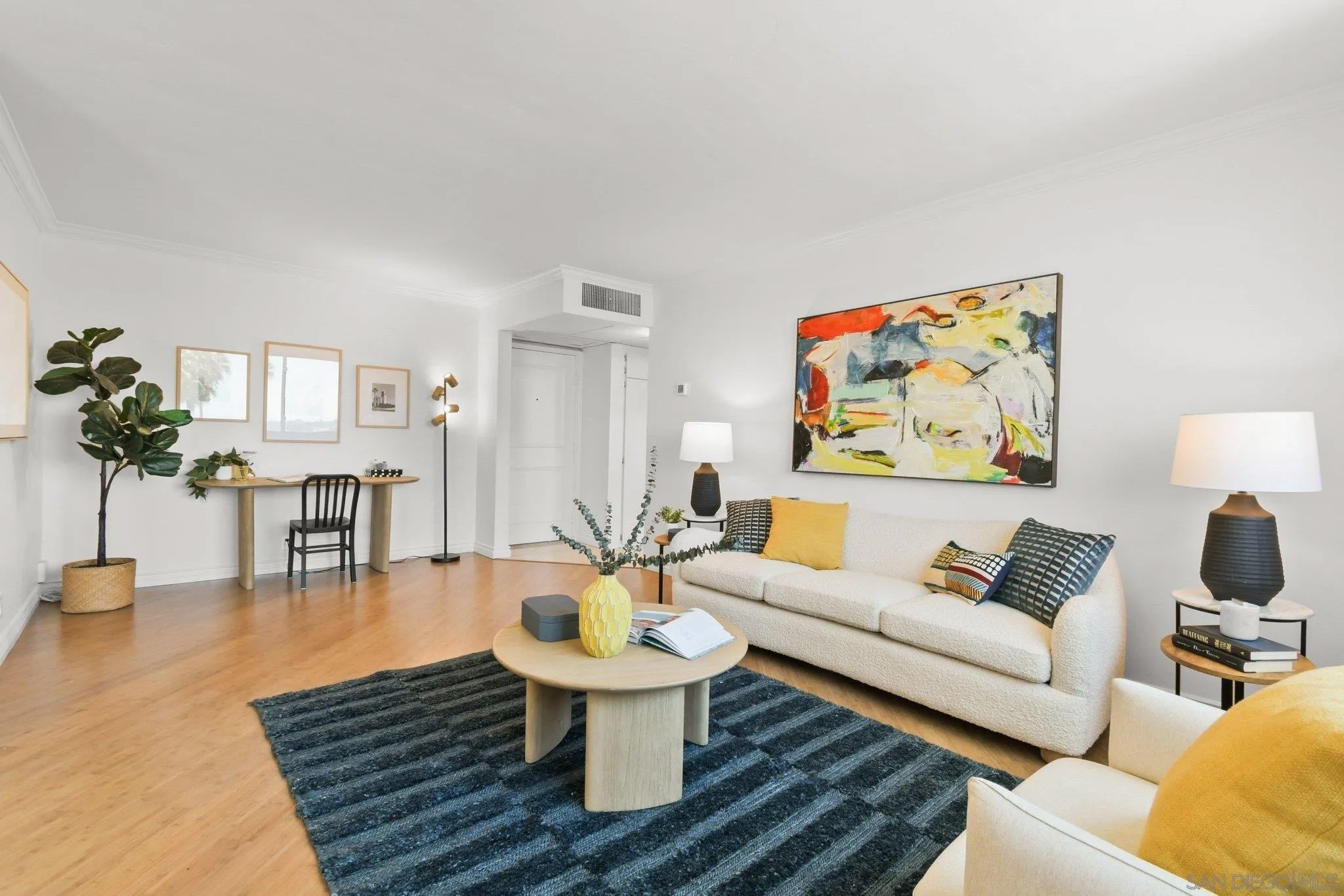 1907 Robinson Ave 304