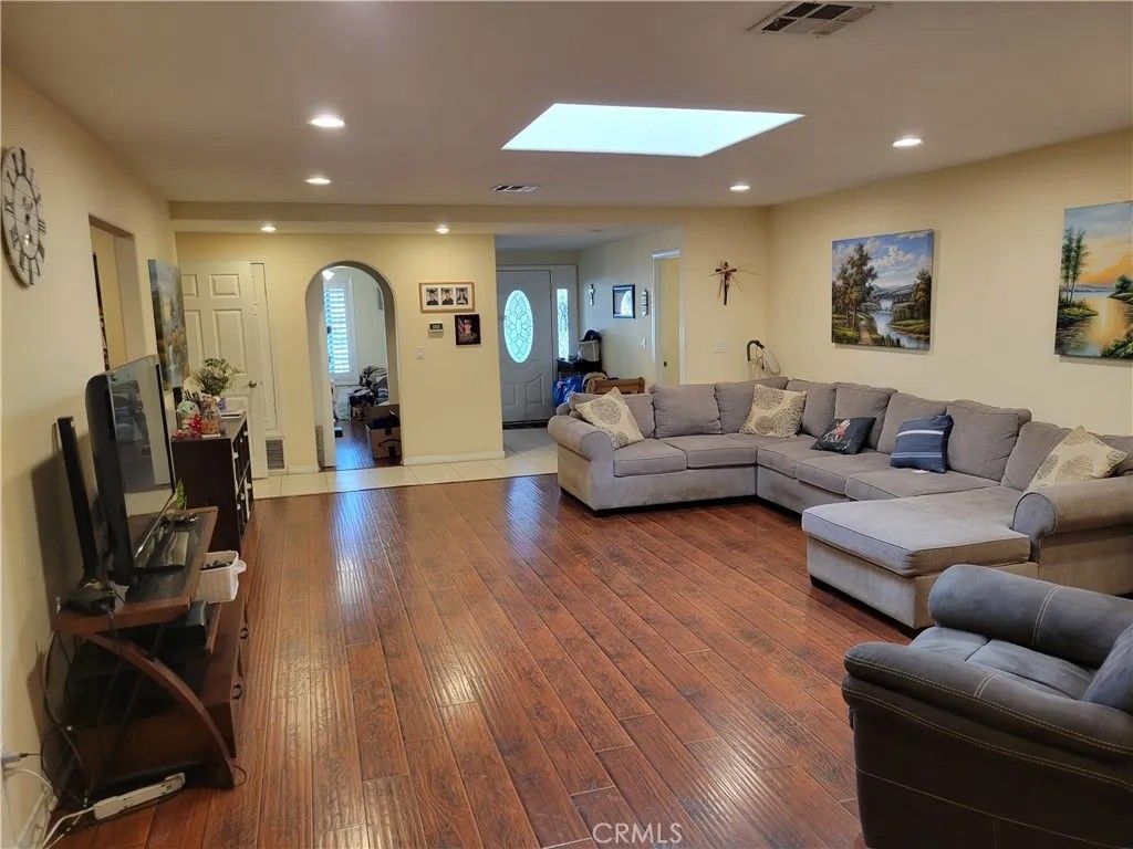 Photo of 8829 Rubio Ave, North Hills, CA 91343 (MLS # SR26093245)