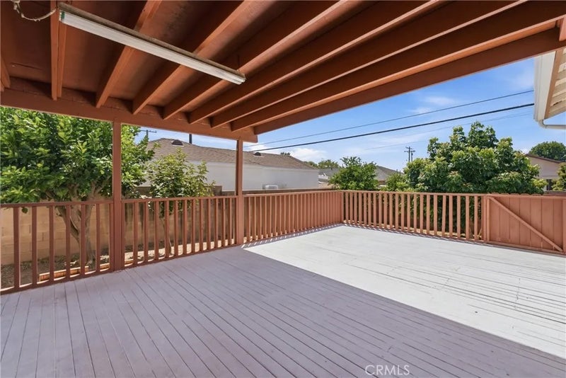 219 N Toland