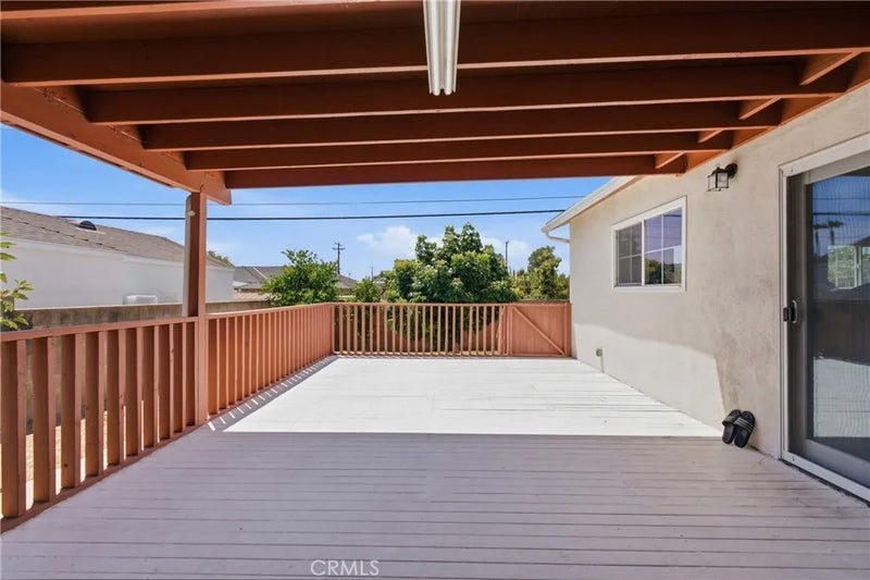 219 N Toland