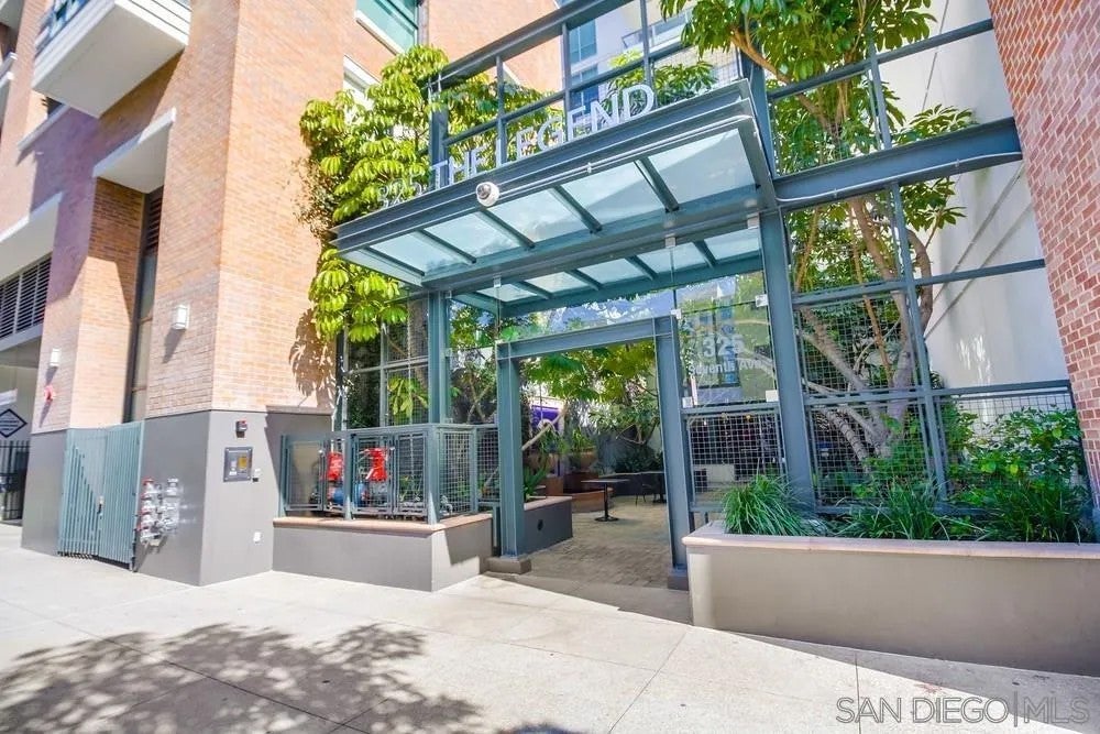 325 7th Ave 610