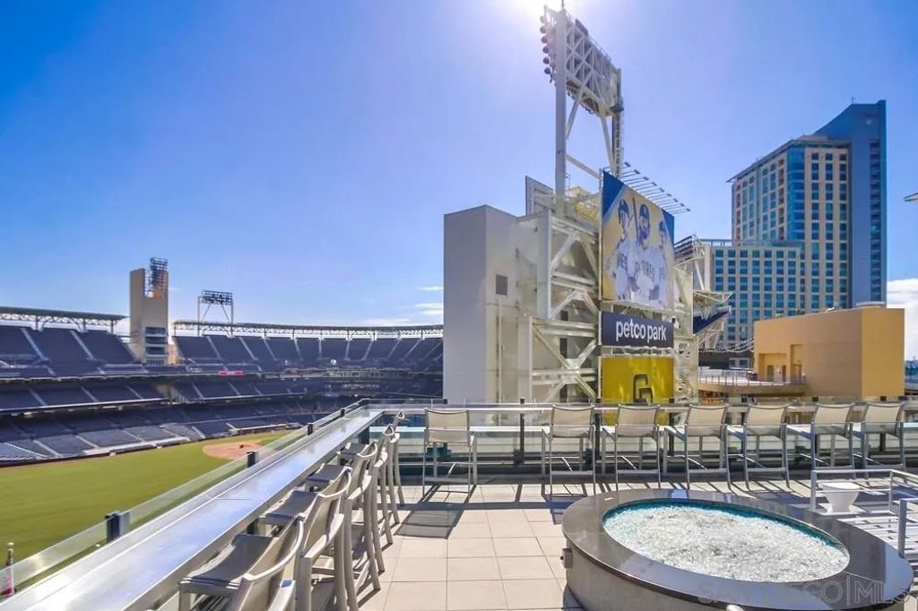 Photo of 325 7th Avenue #610, San Diego, CA 92101 (MLS # 260010128)