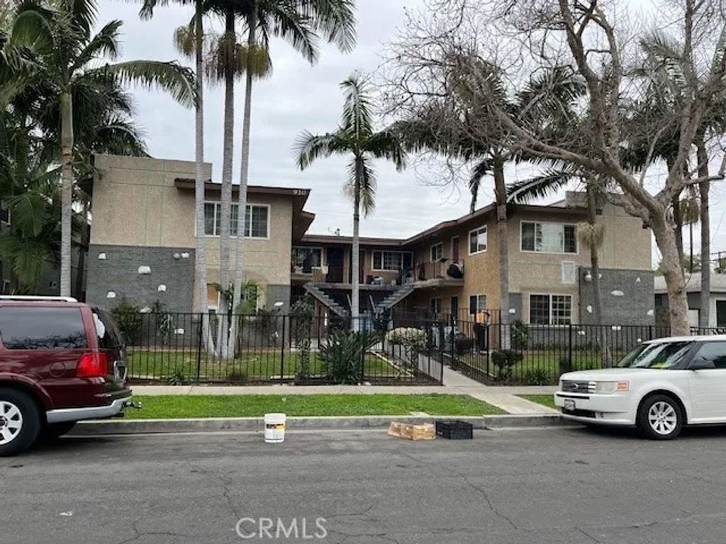 Photo of 910 S Townsend St, Santa Ana, CA 92704 (MLS # PW26037880)