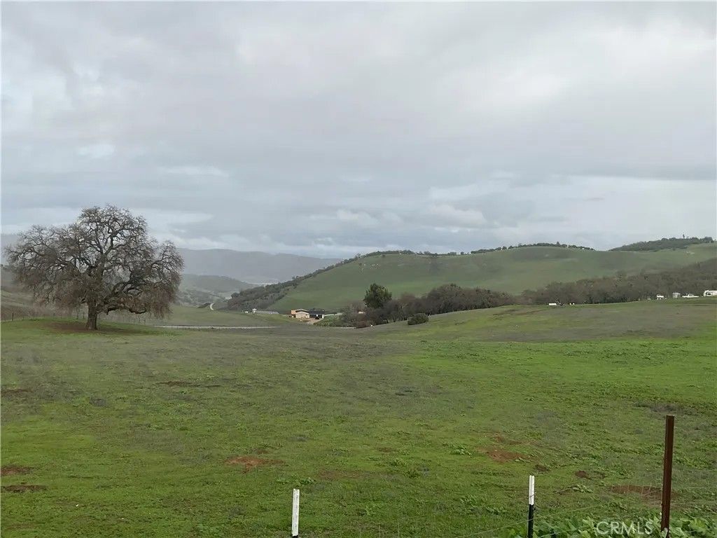 Photo of 21 Interlake, Bradley, CA 93426 (MLS # NS26002681)