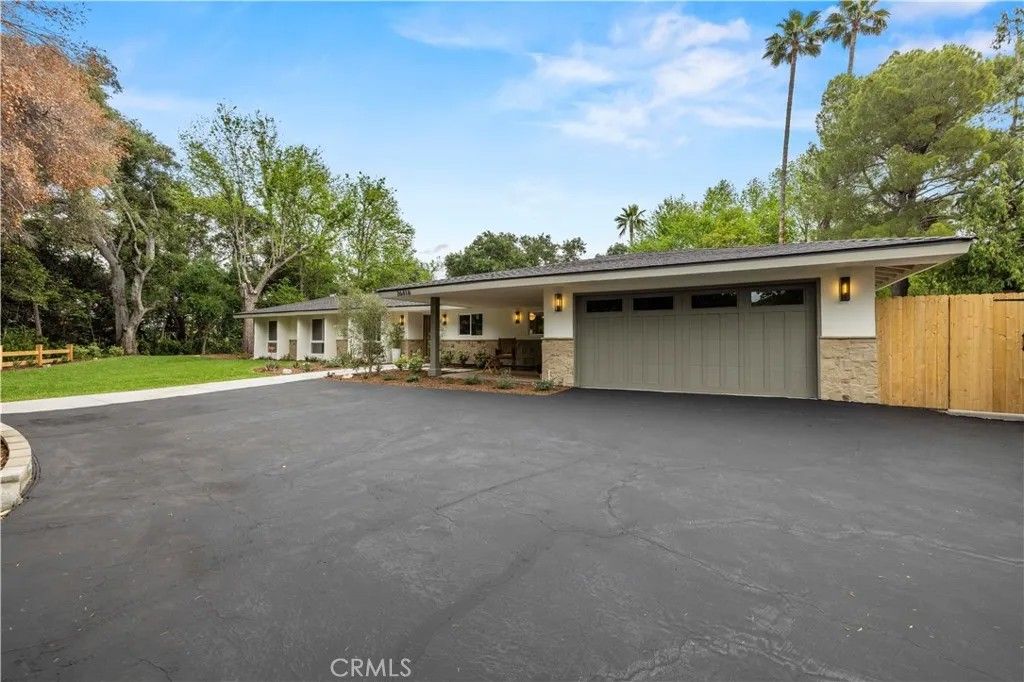 Photo of 26418 Sand Canyon Road, Canyon Country, CA 91387 (MLS # SR26071921)