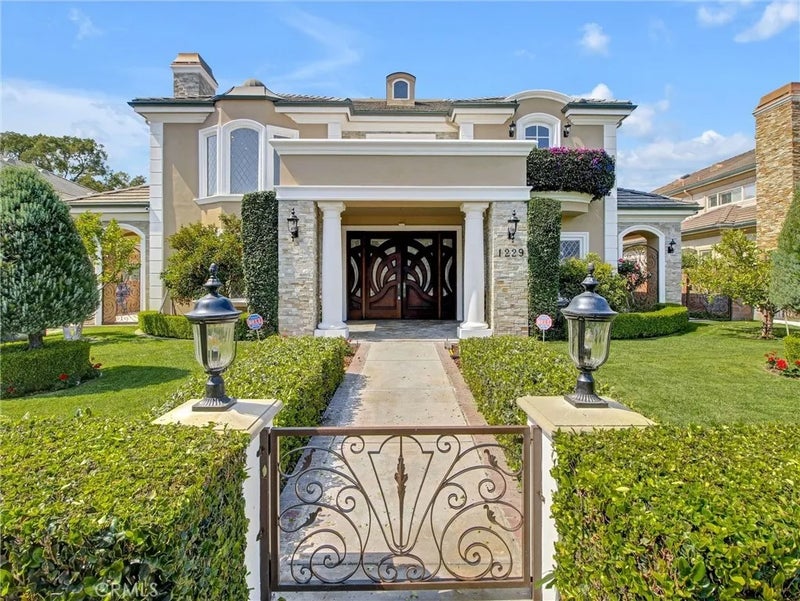 1229 Magnolia Court