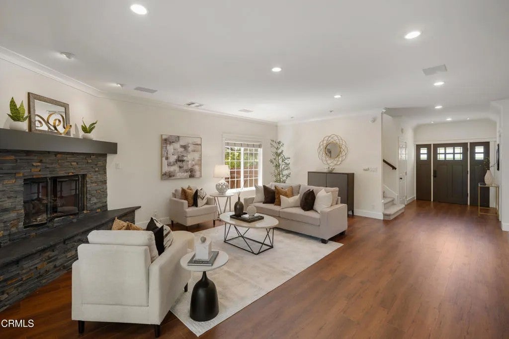 10128 Golden Oaks Avenue