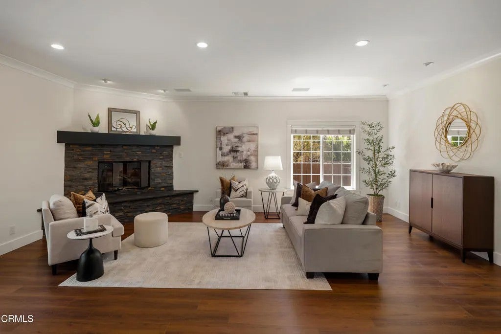 10128 Golden Oaks Avenue