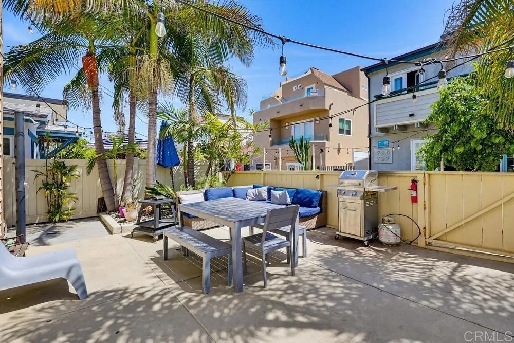 728 Jamaica Court
