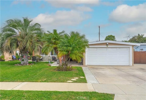 Photo of 2333 S Shelton Street, Santa Ana, CA 92707 (MLS # OC26223025)