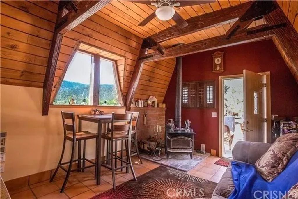Photo of 16324 Grizzly Dr, Pine Mountain Club, CA 93222 (MLS # SR26034178)