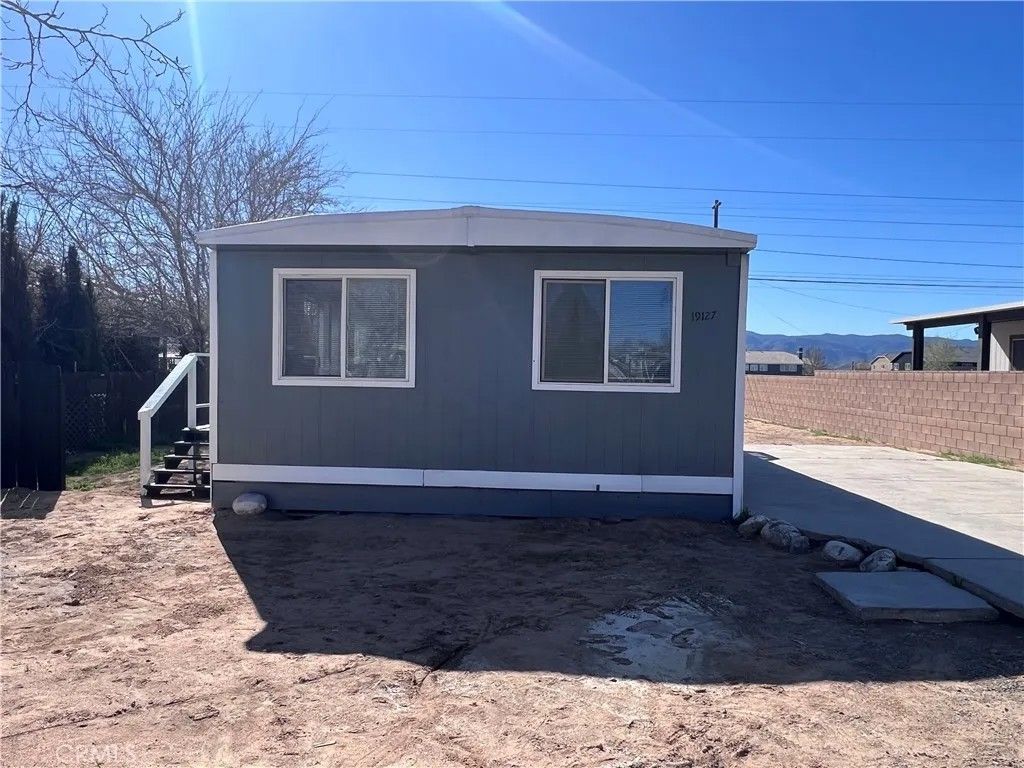 Photo of 19127 Danbury Ave, Hesperia, CA 92345 (MLS # IV26092141)