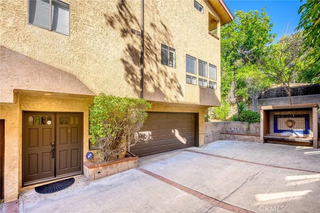 Photo of 2743 Hermosa Avenue #B, Glendale, CA 91020 (MLS # GD26001590)