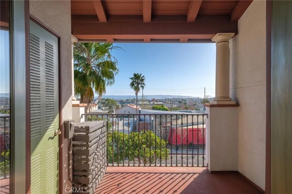 Photo of 2001 Artesia Blvd #403, Redondo Beach, CA 90278 (MLS # SB26027727)