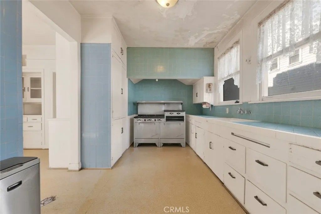 Photo of 1224 S Wilton Place, Los Angeles, CA 90019 (MLS # BB26007348)