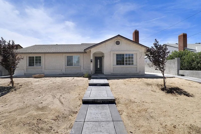 1108 E Lancaster