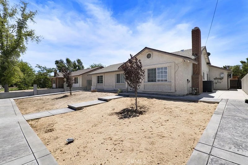 1108 E Lancaster