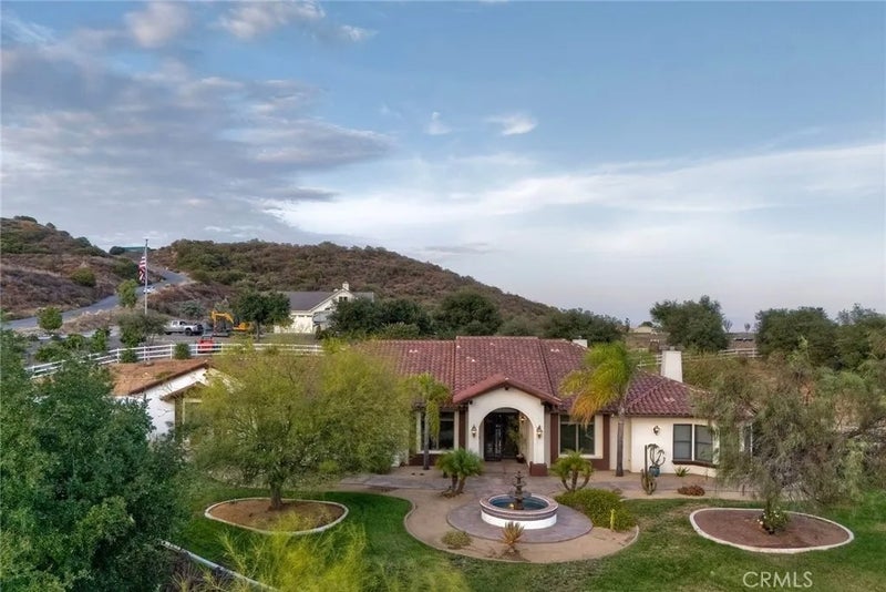 21977 Paseo Chico