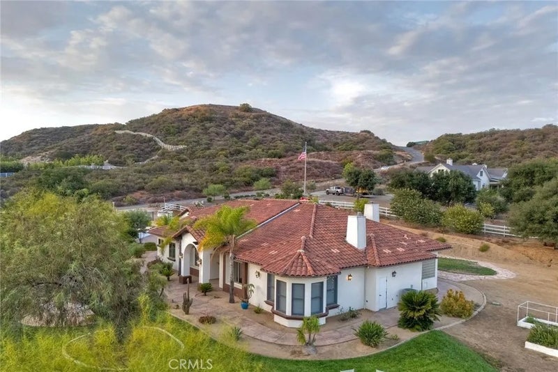 21977 Paseo Chico