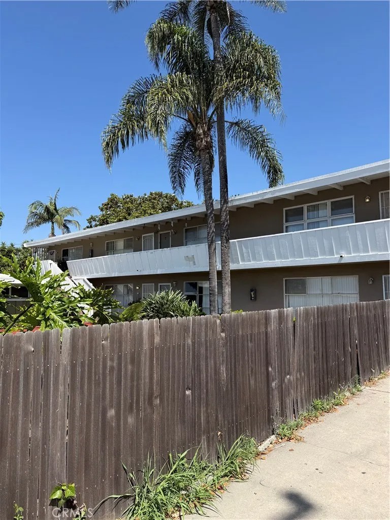 1651 E South
