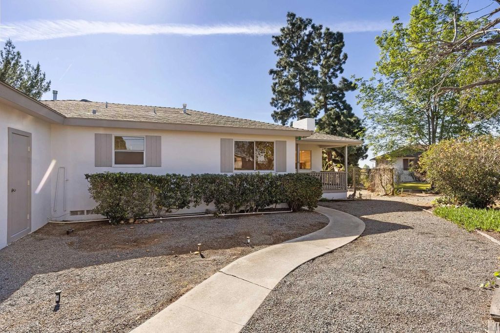 Photo of 905 Loma Ct, El Cajon, CA 92020 (MLS # 260004147)