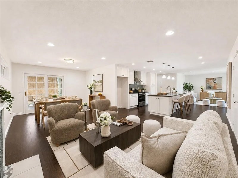 15542 Rolling Ridge
