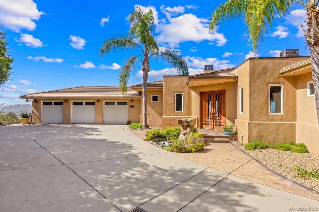 Photo of 28521 Gladstone Ct, Escondido, CA 92026 (MLS # 260018500)