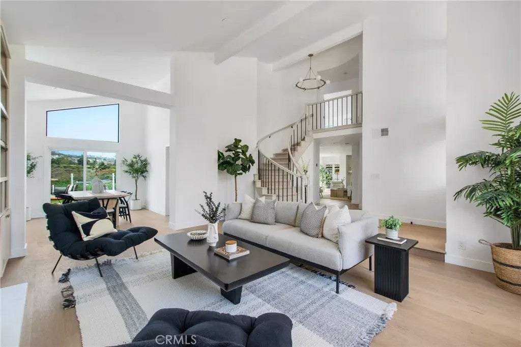 3000 Calle Grande Vista