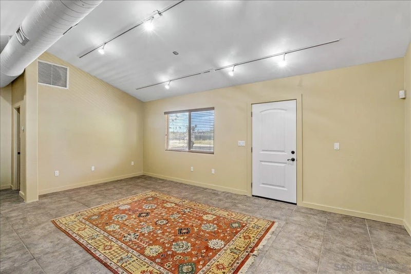 5461 Rainbow Creek