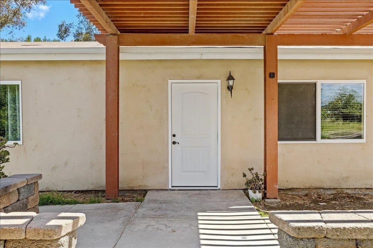 5461 Rainbow Creek