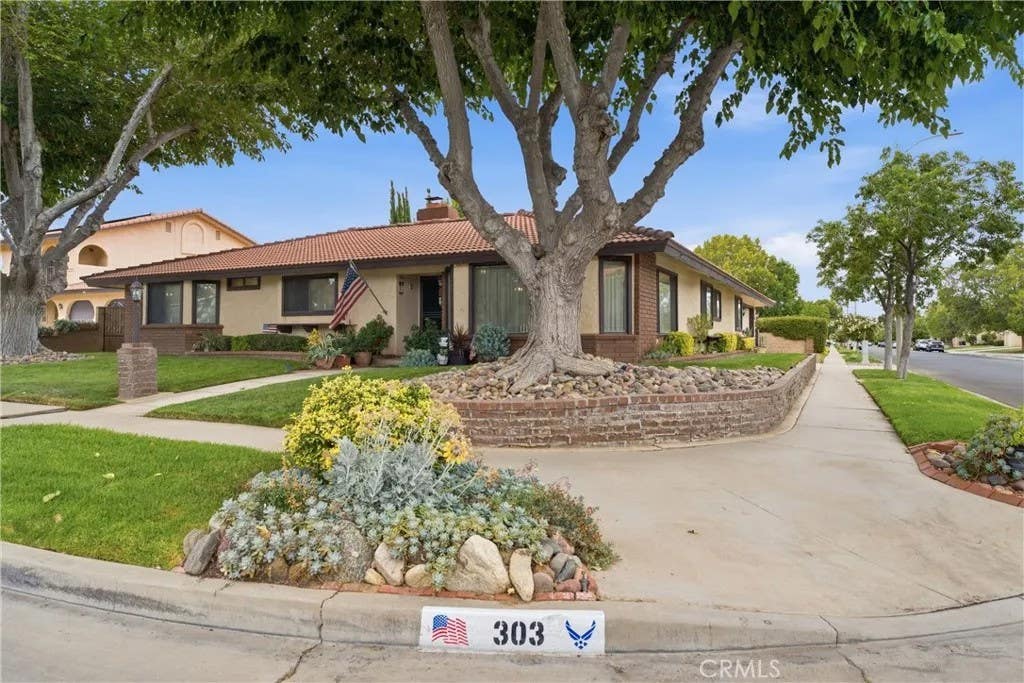 Photo of 303 Susan Court, Palmdale, CA 93551 (MLS # SR26153542)