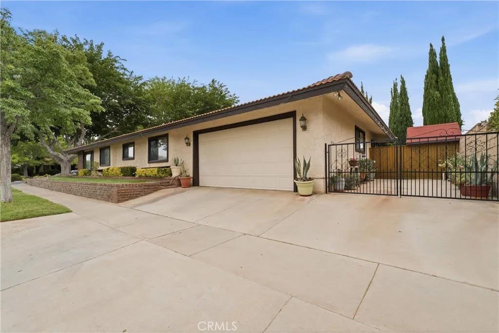 Photo of 303 Susan Court, Palmdale, CA 93551 (MLS # SR26153542)