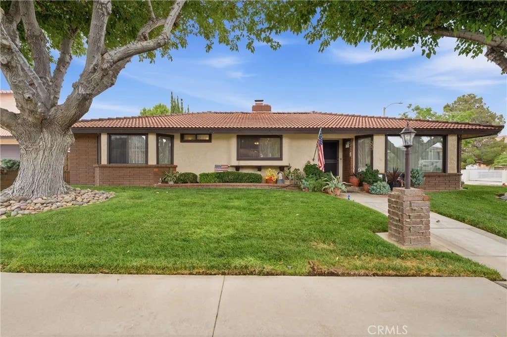 Photo of 303 Susan Court, Palmdale, CA 93551 (MLS # SR26153542)