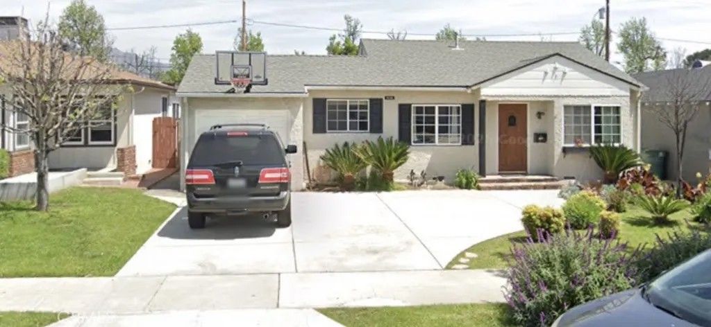 Photo of 2116 Maple St, Burbank, CA 91505 (MLS # GD25249312)