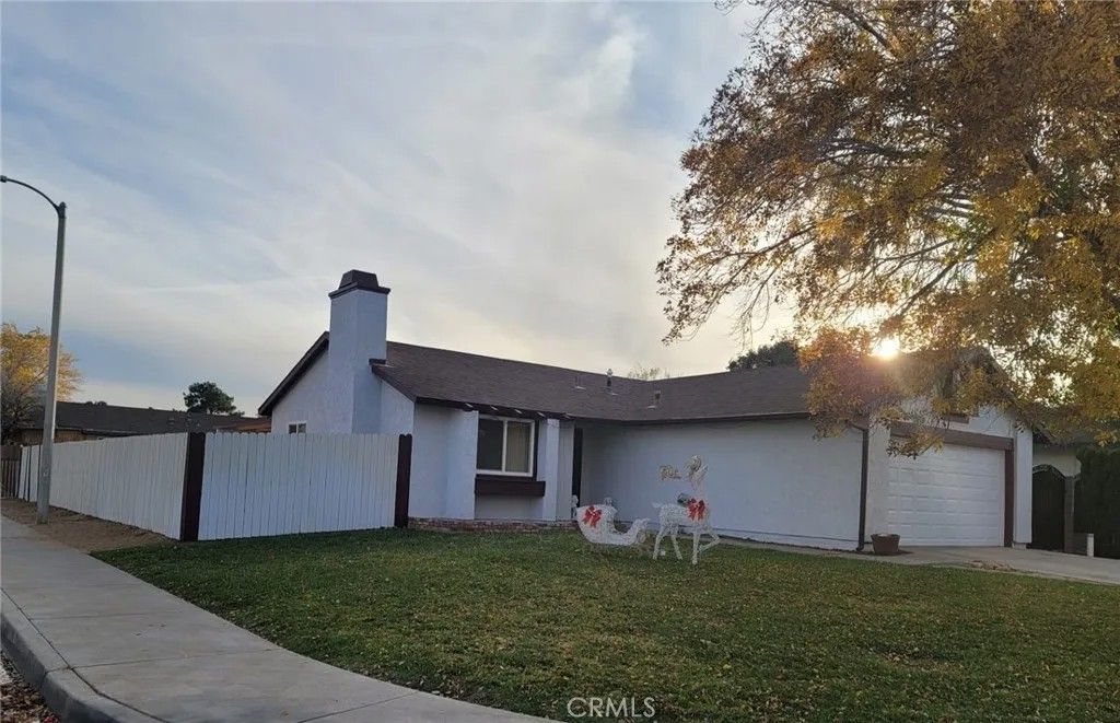 Photo of 3108 E Avenue R4, Palmdale, CA 93550 (MLS # SR26023774)