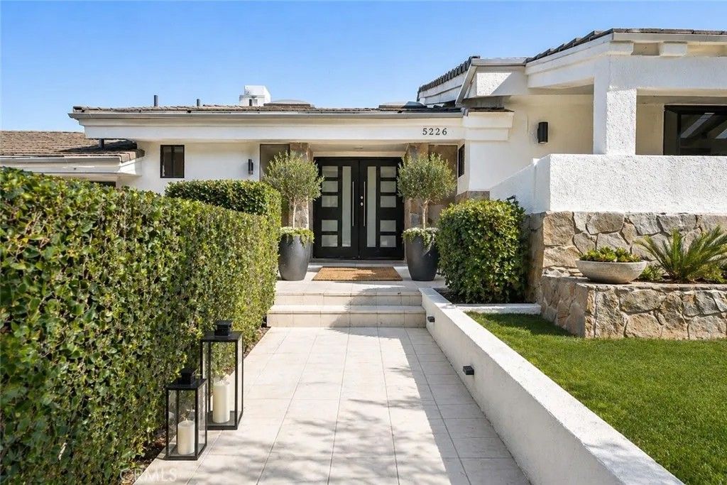 Photo of 5226 Medina Road, Woodland Hills, CA 91364 (MLS # SR26091410)